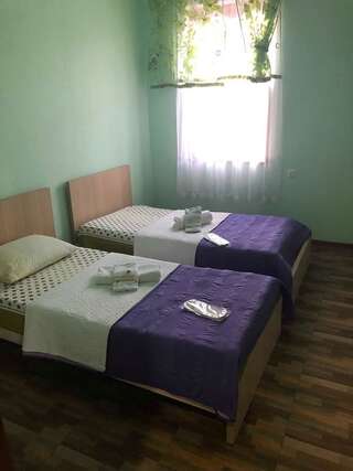 Отели типа «постель и завтрак» Gorgio Кутаиси Стандартный двухместный номер с 2 отдельными кроватями и общей ванной комнатой-4